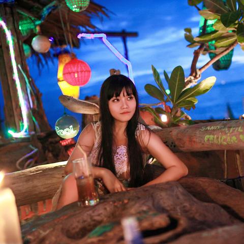 完美国际黄昏装备和新八军哪个好？详细对比分析！