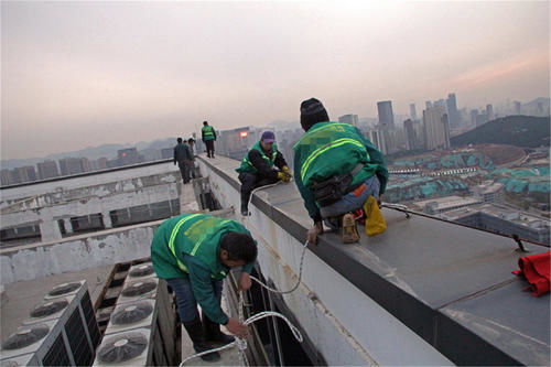 高空极限挑战:1070米跳太阳,100%实拍震撼首曝 高空极限挑战:1070米跳太阳,100%实拍震撼首曝