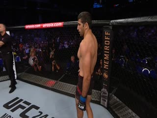 前UFC冠军直播8月赚翻,20年格斗生涯收入不及此! 前UFC冠军直播8月赚翻,20年格斗生涯收入不及此!