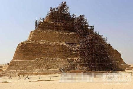 240层楼深巨构藏金字塔,揭秘神秘新发现 240层楼深巨构藏金字塔,揭秘神秘新发现