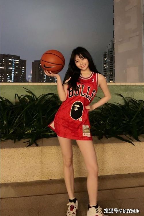 Yasal线下COS惊艳亮相，半透白纱勾勒曼妙身材，揭秘时尚新风尚