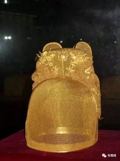 免费展惊现黄金凤冠毁损奇观,男童意外触碰引发全新价值反思 免费展惊现黄金凤冠毁损奇观,男童意外触碰引发全新价值反思