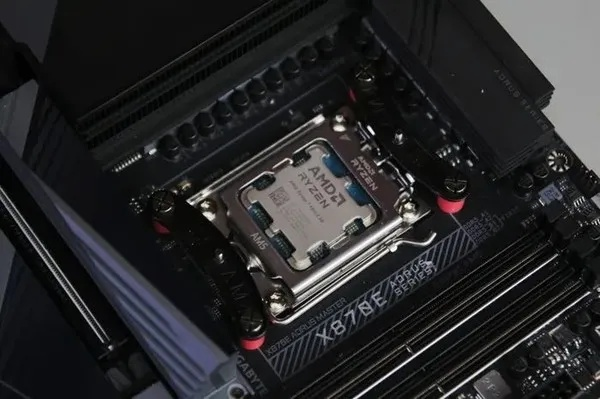 锐龙9800X3D+技嘉X3D主板,千帧游戏体验革新揭秘 锐龙9800X3D+技嘉X3D主板,千帧游戏体验革新揭秘