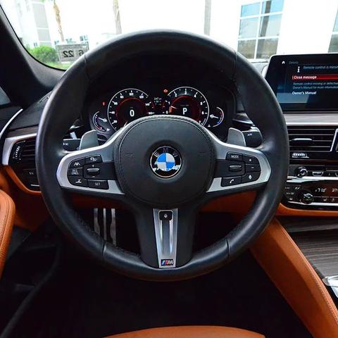 全球首现折叠方向盘，自动驾驶新突破！