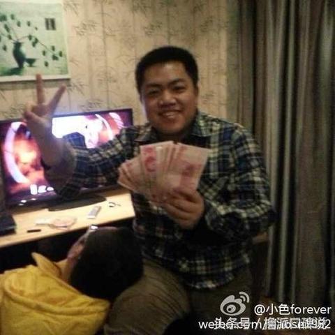 电竞追梦少年:12岁辍学,日练10小时铸就电竞新星 电竞追梦少年:12岁辍学,日练10小时铸就电竞新星