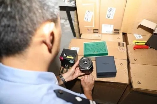 125台二手Game Boy走私奇遇，海关查扣背后的惊人真相！