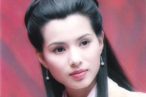 李若彤年龄成谜?游戏玩家深挖的「冻龄密码」藏在这3个细节里 李若彤年龄成谜?游戏玩家深挖的「冻龄密码」藏在这3个细节里